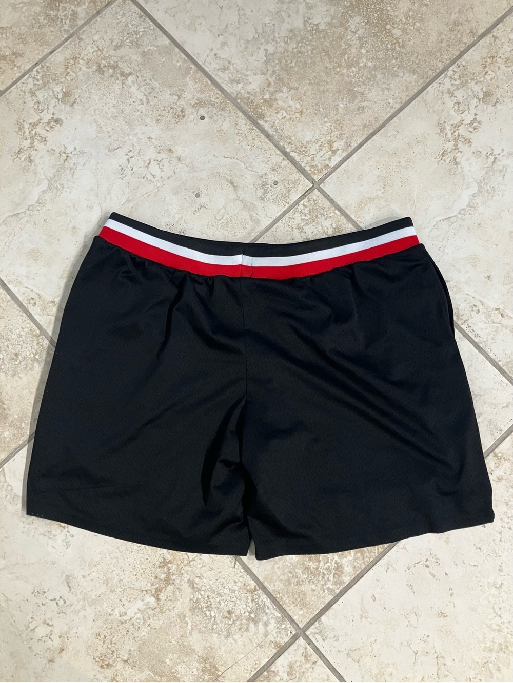 Chicago Bulls Red & Black Athletic Shorts - Picture 2 of 3